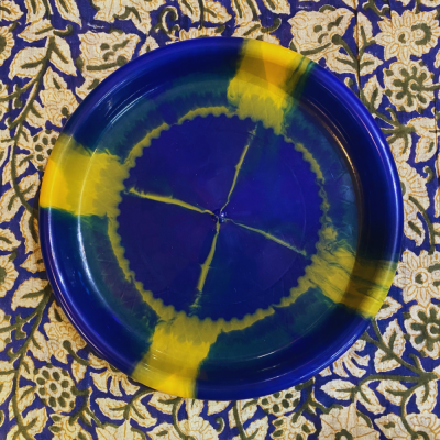 Assiettes plates - Bleu/jaune ou Rose/jaune