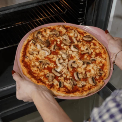 Le formidable plat à pizza avec couteau - Cookut - Guimauve