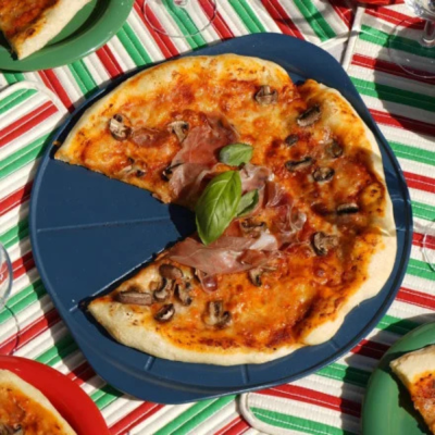 Le formidable plat à pizza avec couteau - Myrtille