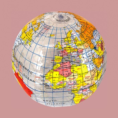 Inflatable globe