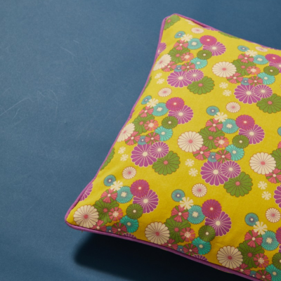 Large square cushion with edge - Mellow Gold/Purple