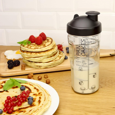 Pancake shaker, pancakes and waffles