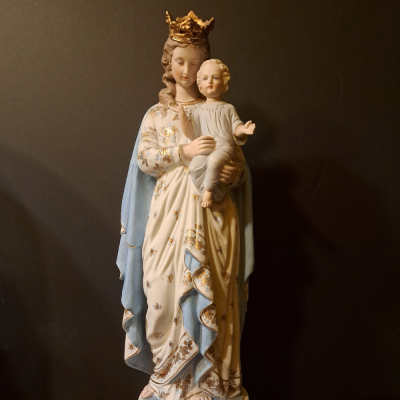 Virgin Mary statue carrying Jesus