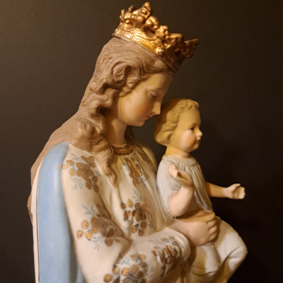 Virgin Mary statue carrying Jesus