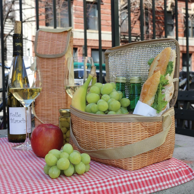 Wicker lunch box