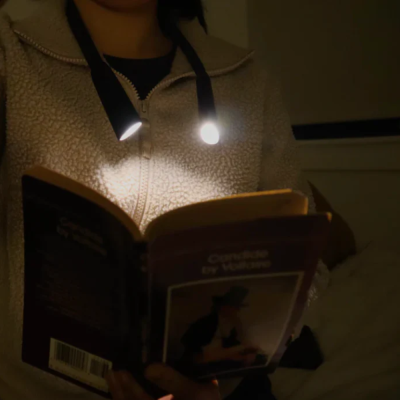 Reading lamp hands free